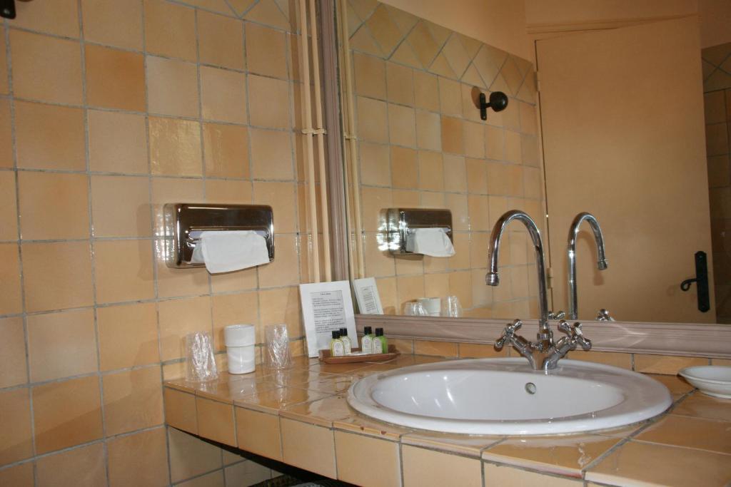 Auberge Des Glycines Поркероль Номер фото