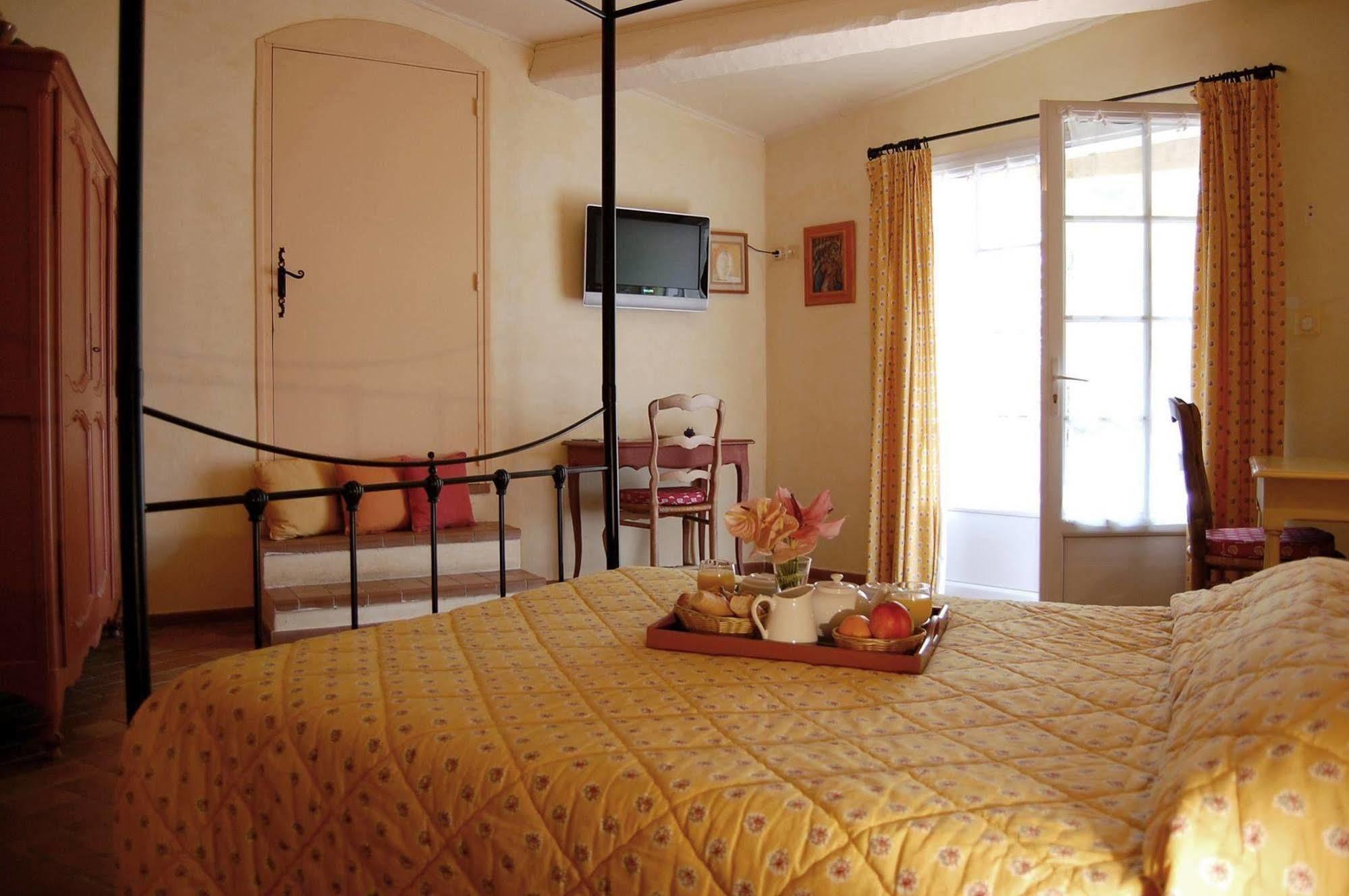 Auberge Des Glycines Поркероль Экстерьер фото